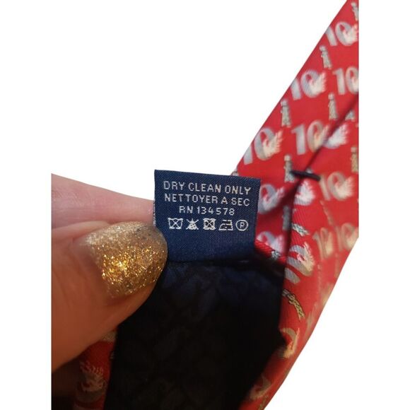 NWT Vineyard Vines Men Tie Phoenix Tower 10 Year Anniversary Red with Gray Tower - Picture 10 of 13